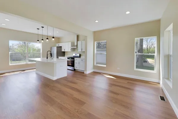 $479,900 | 239 Parker Avenue, Aurora, IL 60505