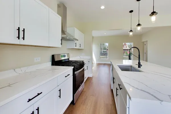 $479,900 | 239 Parker Avenue, Aurora, IL 60505