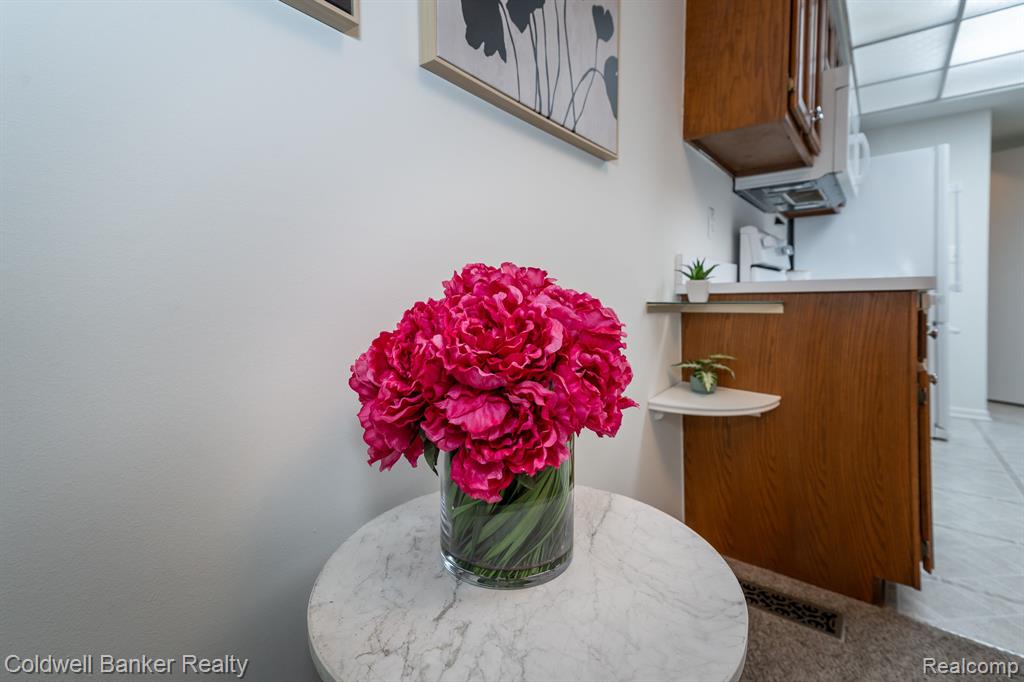 250 Meadow Bridge Drive Rochester Hills, MI 48307 - Photo 14 of 39
