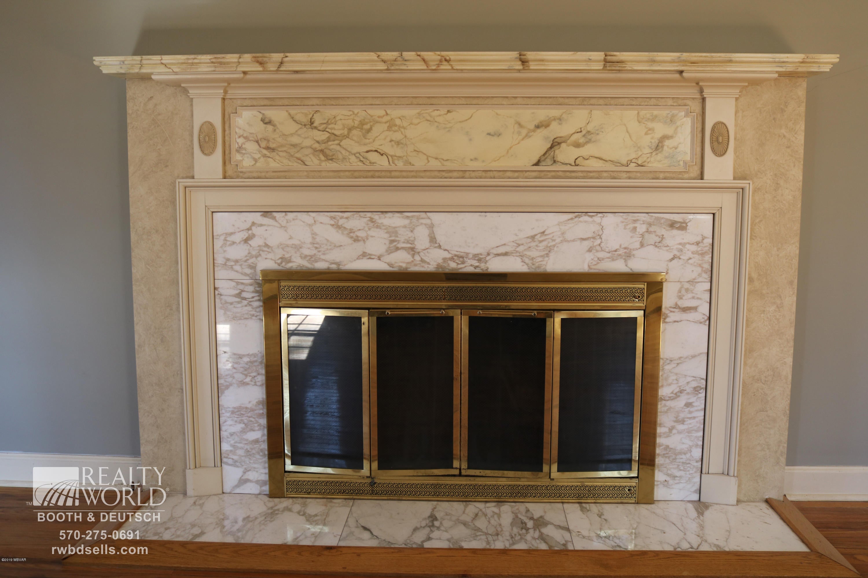 1904 Devon Road Williamsport, PA 17701 - Photo 6 of 24 Fireplace