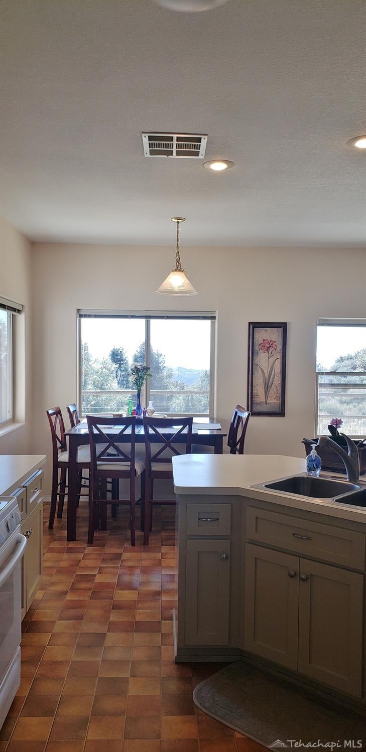24941 Sunset Way Tehachapi, CA 93561 - Photo 19 of 57 Gallery Image 19