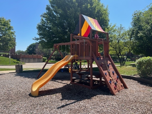 392 Kelburn Road, Unit 122 Deerfield, IL 60015 - Photo 20 of 22 a view of a park with slide