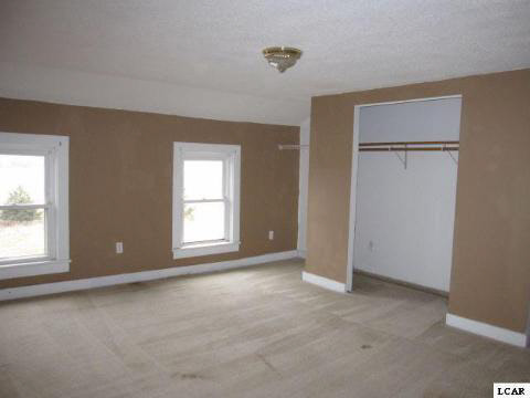 20027967-6.JPG