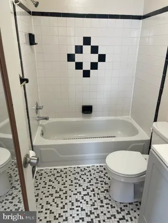 $1,700 | 922 South 19th Street, Unit 3, Philadelphia, PA 19146