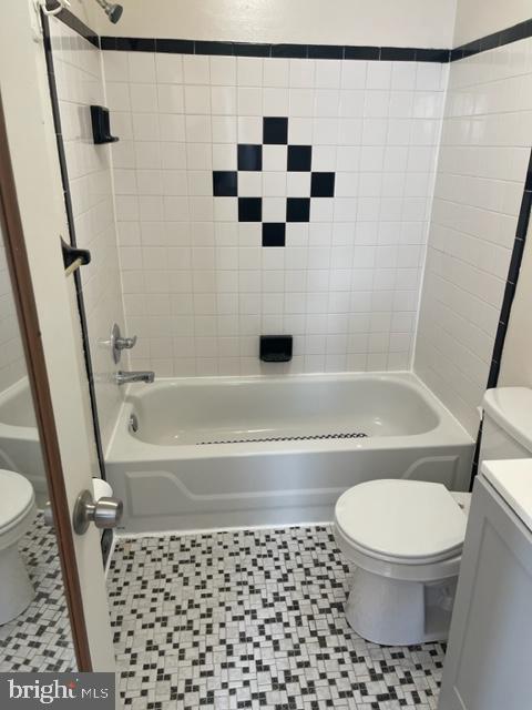 922 South 19th Street, Unit 3 Philadelphia, PA 19146 - Photo 5 of 6 a bathroom with a toilet and a shower