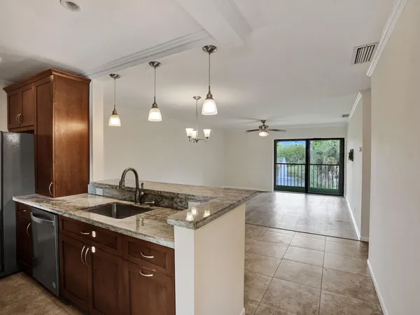 $2,400 | 930 Southwest 9th St Circle, Unit 206, Boca Raton, FL 33486