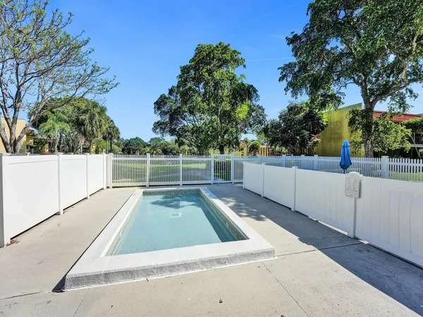 $2,400 | 930 Southwest 9th St Circle, Unit 206, Boca Raton, FL 33486