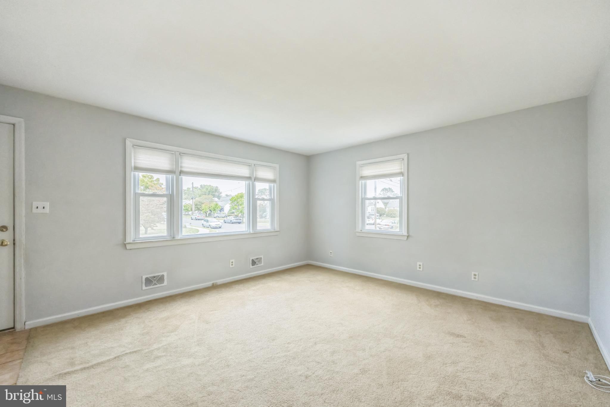 81 Unwin Drive Hamilton, NJ 08610 - Photo 4 of 29