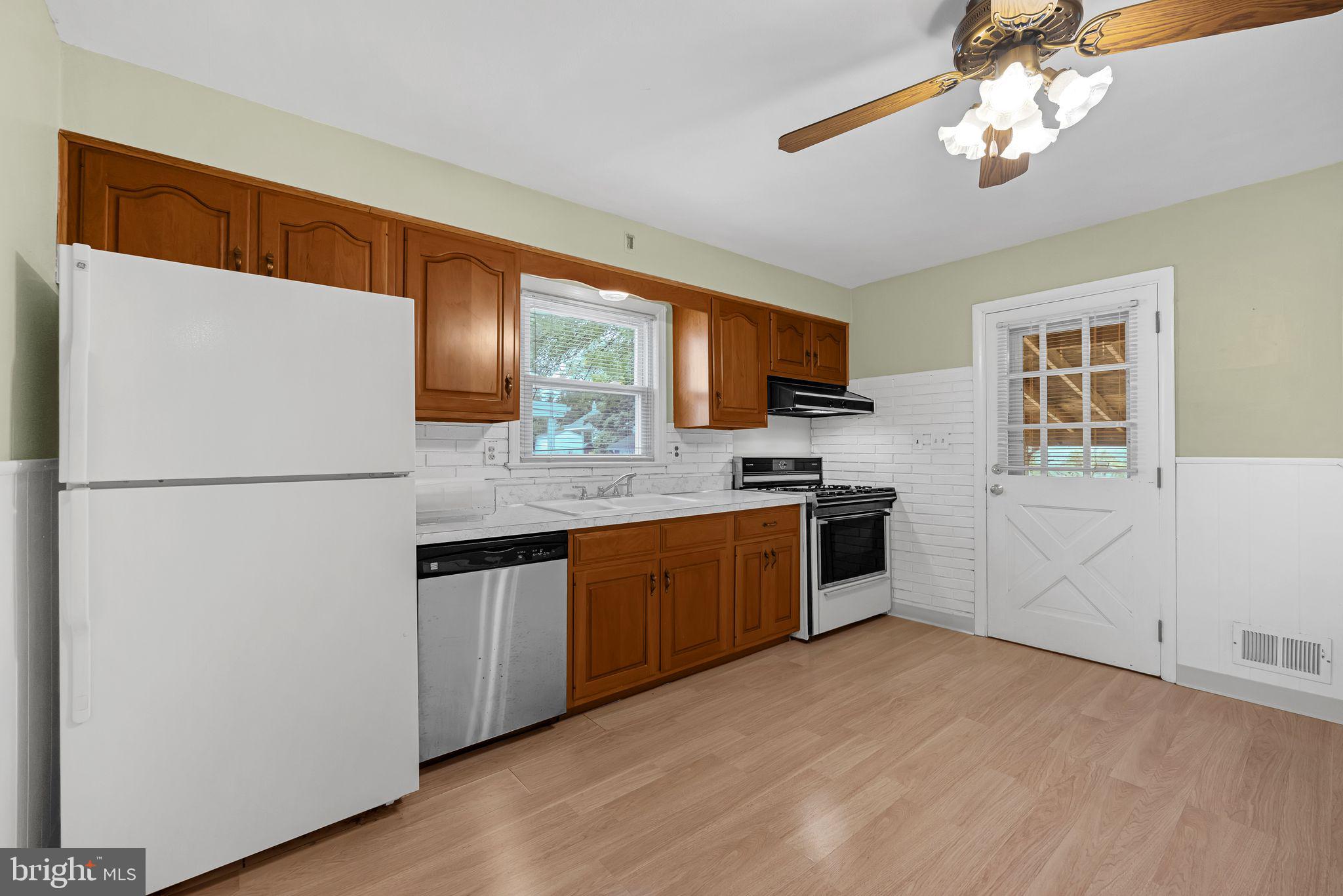 81 Unwin Drive Hamilton, NJ 08610 - Photo 7 of 29