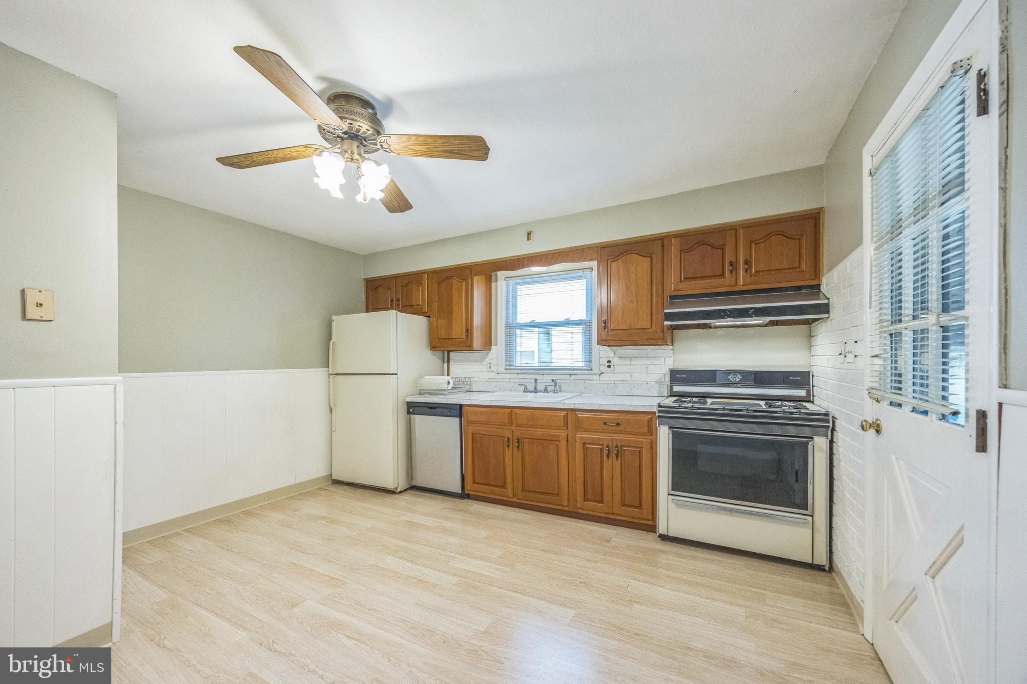 81 Unwin Drive Hamilton, NJ 08610 - Photo 9 of 29