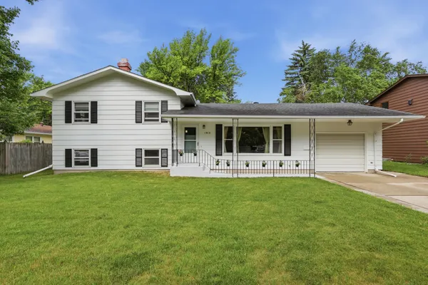 $295,000 | 1915 11th Street South, Moorhead, MN 56560