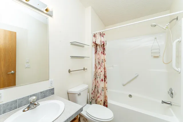 $242,900 | 113 Olive Street, West Concord, MN 55985