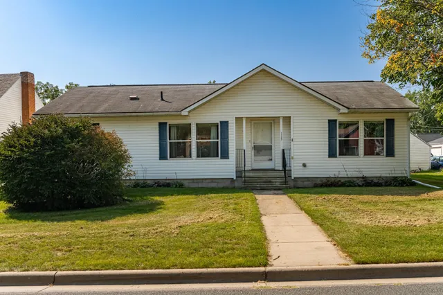 $242,900 | 113 Olive Street, West Concord, MN 55985