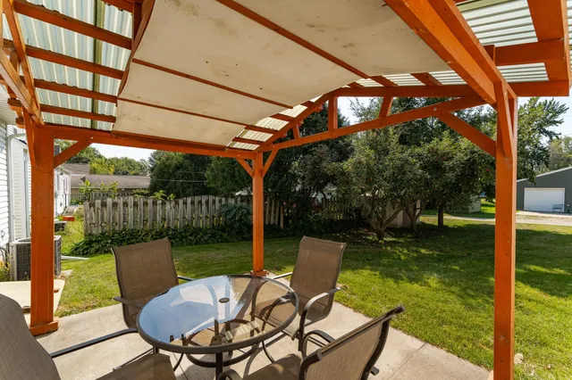 $242,900 | 113 Olive Street, West Concord, MN 55985