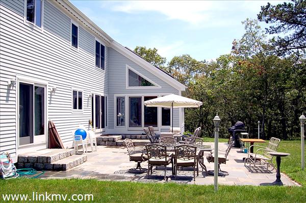 85 Meadow View Road Oak Bluffs, MA 02557 - Photo 2 of 7 http://d1qzqeyxiitrap.cloudfront.net/photos/24420/600/d3b6c1e9.jpg
