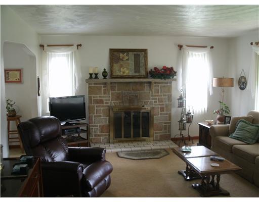 133 Millerstown Road Tarentum, PA 15084 - Photo 5 of 16 Living Room.