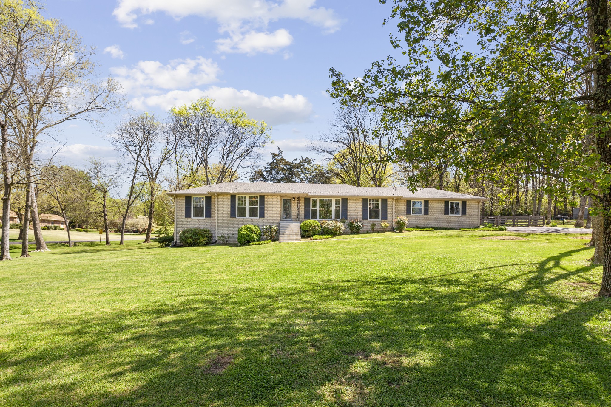 145 Cherokee Road Hendersonville, TN 37075 - Photo 1 of 22 Gallery Image 1