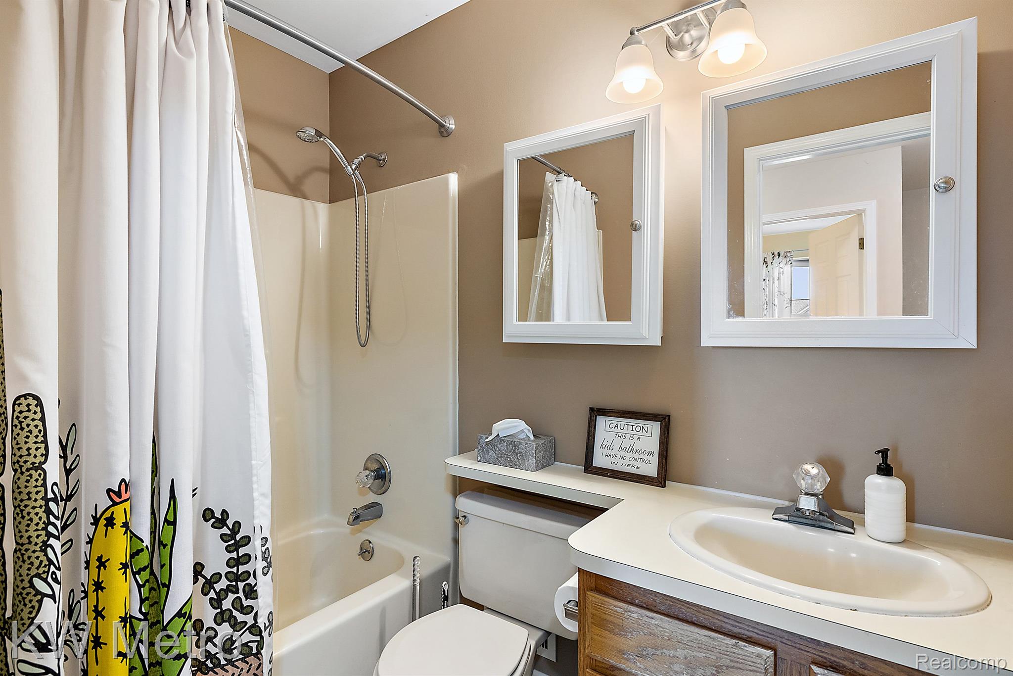 519 Bolinger Street Rochester, MI 48307 - Photo 41 of 49 Upstairs Full Bath in Hallway