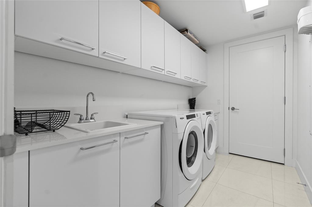 100 East Las Olas Boulevard, Unit 1901 Fort Lauderdale, FL 33301 - Photo 30 of 83 a utility room with dryer and washer