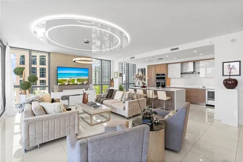 $1,595,000 | 100 East Las Olas Boulevard, Unit 1901, Fort Lauderdale, FL 33301