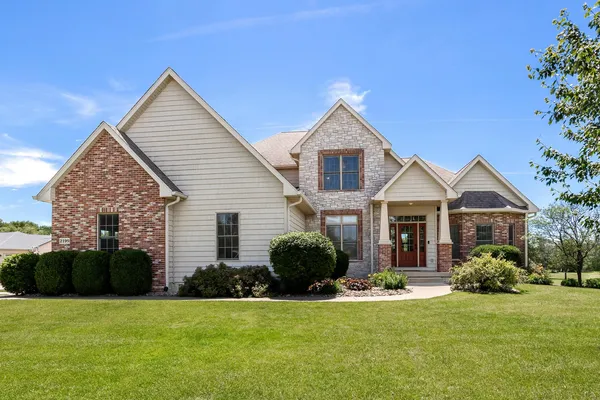 $749,900 | 2199 East Lomar Street, Eldridge, IA 52748