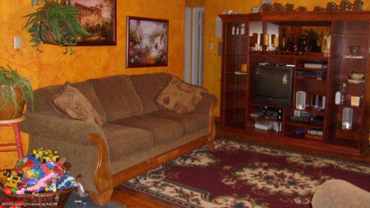 3712 West McCormick Road Amarillo, TX 79118 - Photo 6 of 14 Living Room