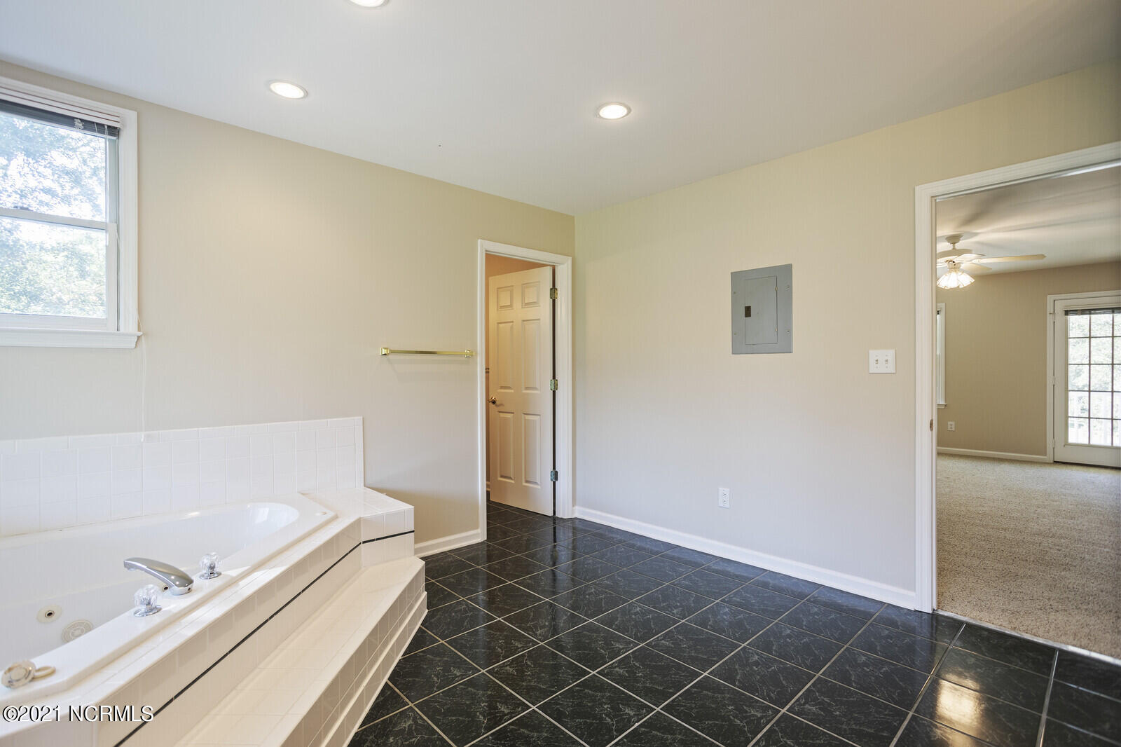 1228 Liberty Landing Road Southeast Winnabow, NC 28479 - Photo 46 of 94 Master bath