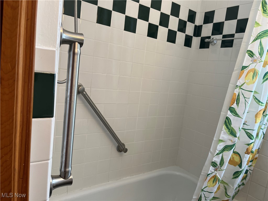 15405 Corkhill Road Maple Heights, OH 44137 - Photo 18 of 50 Bathroom with shower / bath combo