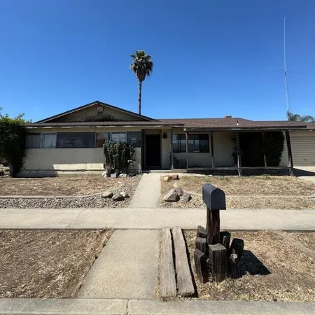 $240,000 | 1482 East Walnut Avenue, Tulare, CA 93274