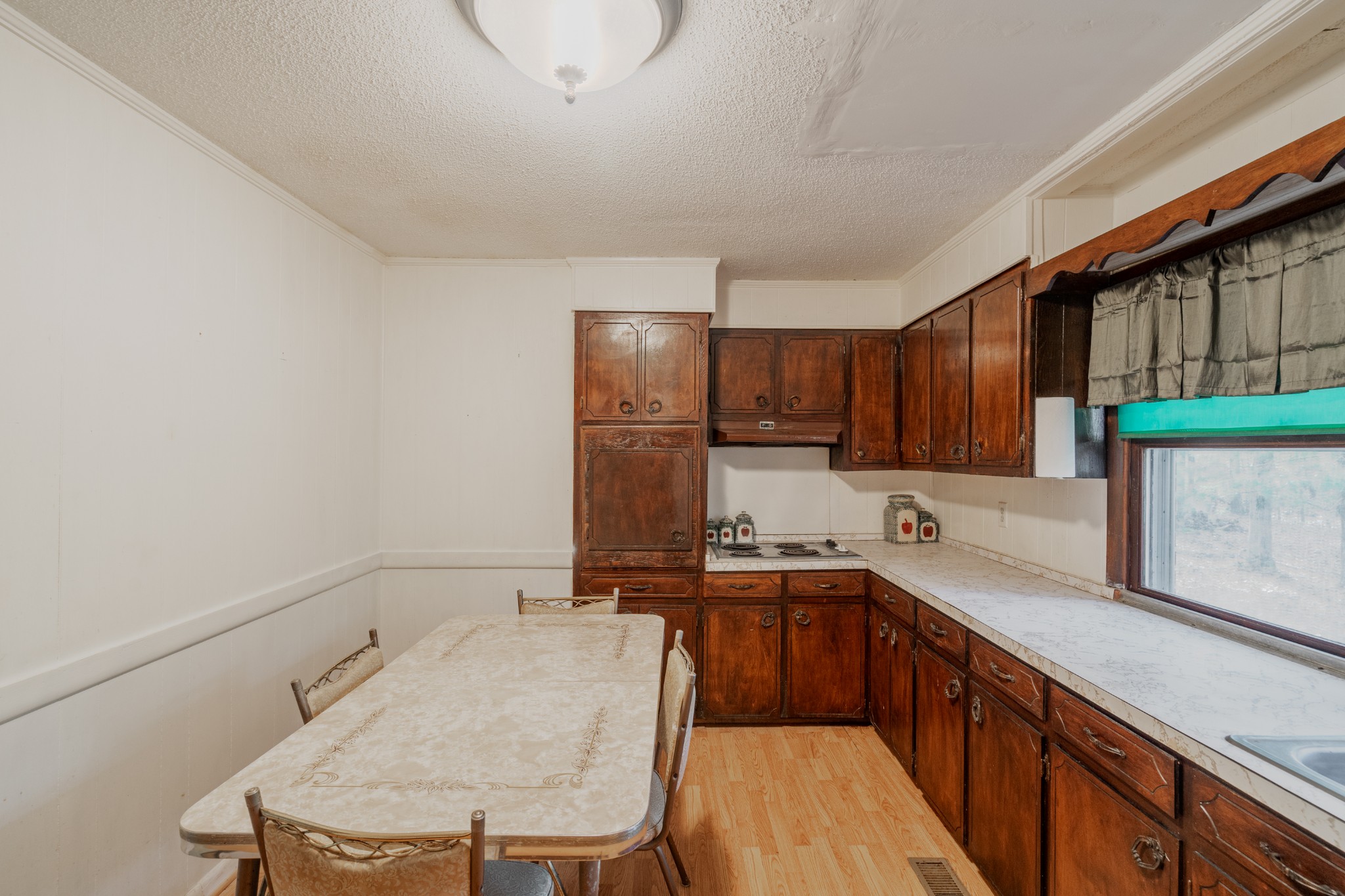 382 Fire Tower Road Erin, TN 37061 - Photo 9 of 19 Gallery Image 9