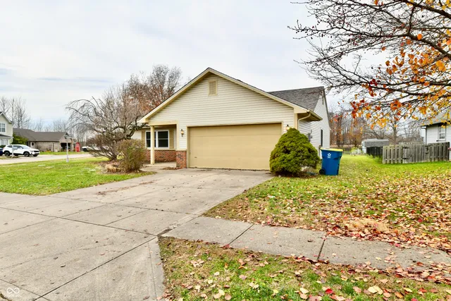 $235,000 | 106 Tracy Ridge Boulevard, Whiteland, IN 46184