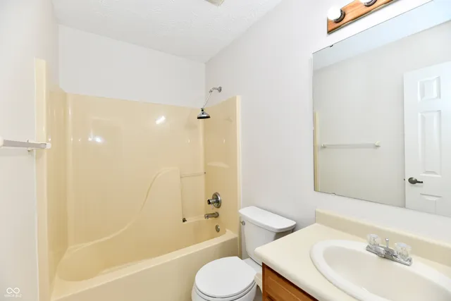 $235,000 | 106 Tracy Ridge Boulevard, Whiteland, IN 46184