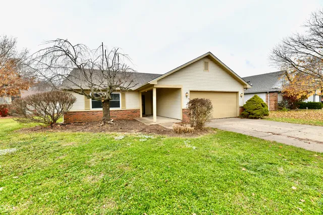 $235,000 | 106 Tracy Ridge Boulevard, Whiteland, IN 46184