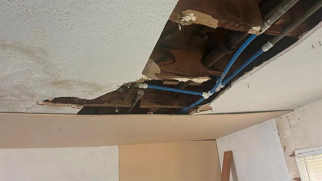 500 Ave L Sunray, TX 79086 - Photo 7 of 8 a view of water heater room