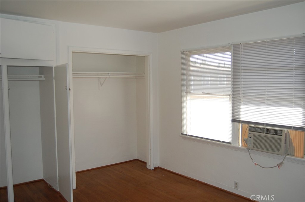 20 Roycroft Avenue Long Beach, CA 90803 - Photo 22 of 22 an empty room with windows