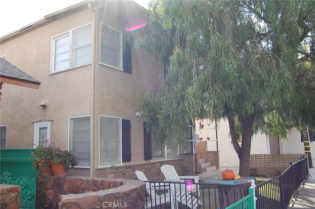 20 Roycroft Avenue Long Beach, CA 90803 - Photo 10 of 22 a front view of a house with patio