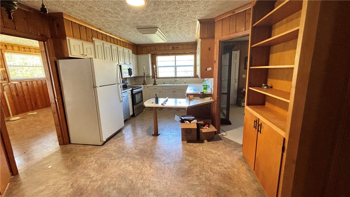 270 Flat Rock Road Liberty, SC 29657 - Photo 3 of 18 This spacious kitchen offers ample room for culinary creativity and features an eat-in island.