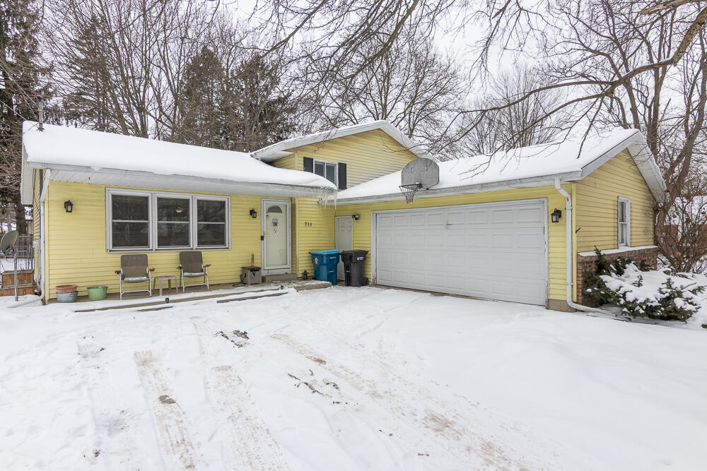 711 Piccadilly Road Kalamazoo, MI 49006 - Photo 1 of 26 711Piccadilly-39