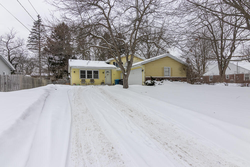 711 Piccadilly Road Kalamazoo, MI 49006 - Photo 24 of 26 711Piccadilly-40