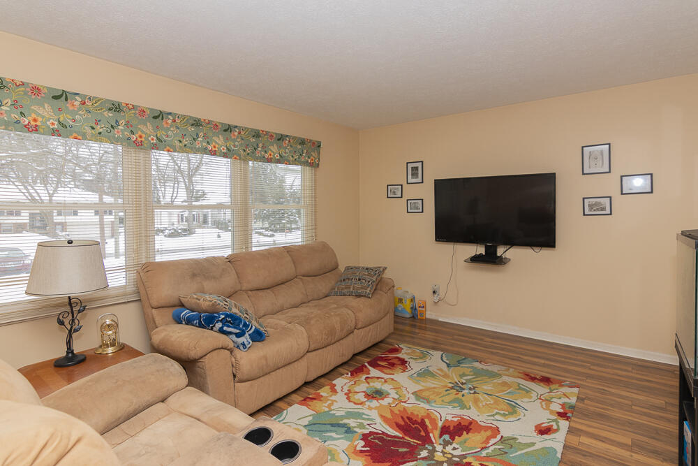 711 Piccadilly Road Kalamazoo, MI 49006 - Photo 3 of 26 711Piccadilly-30