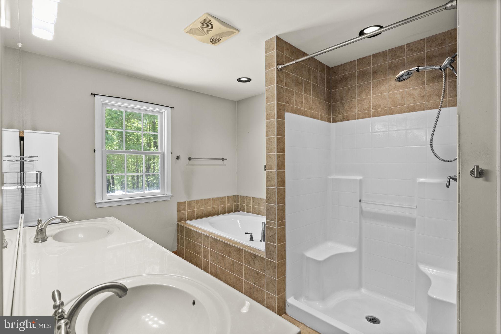 12615 Post Oak Road Spotsylvania, VA 22551 - Photo 26 of 67 Primary Bathroom