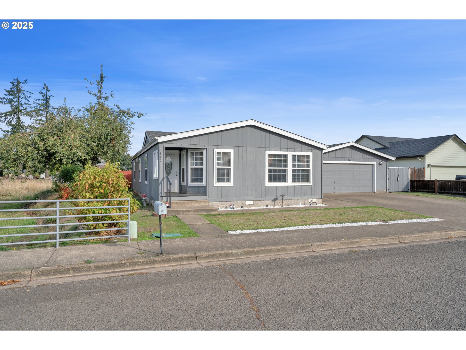 346 East 10th Place Junction City, OR 97448 - Photo 2 of 39 a view of an house with backyard and road