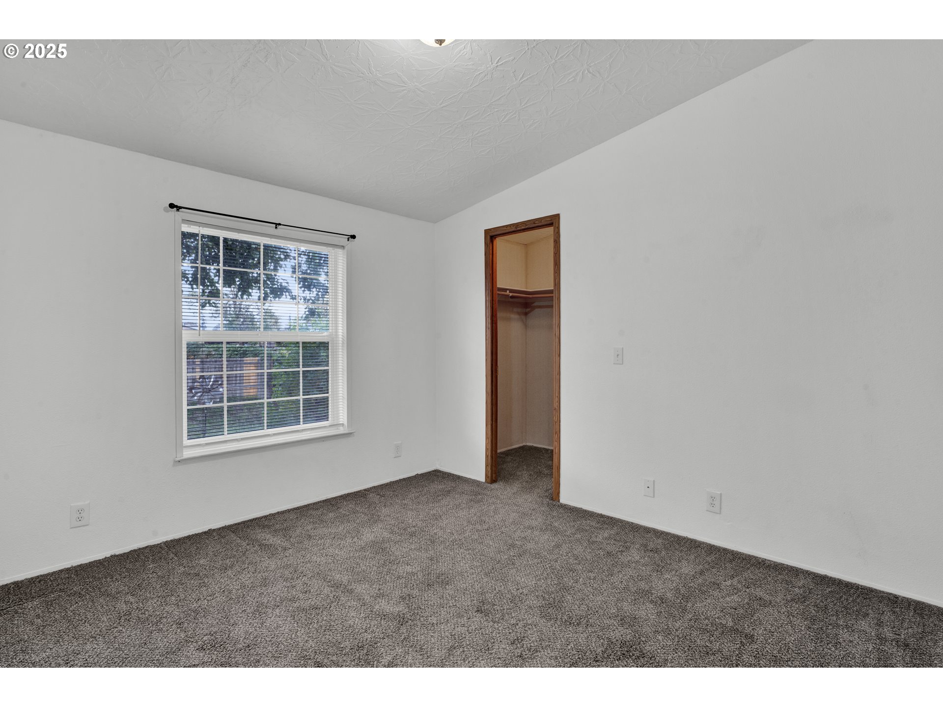 346 East 10th Place Junction City, OR 97448 - Photo 23 of 39 an empty room with a window