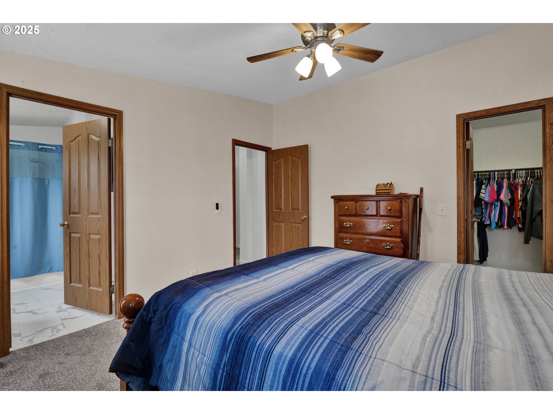 346 East 10th Place Junction City, OR 97448 - Photo 27 of 39 a bedroom with a bed and a chandelier