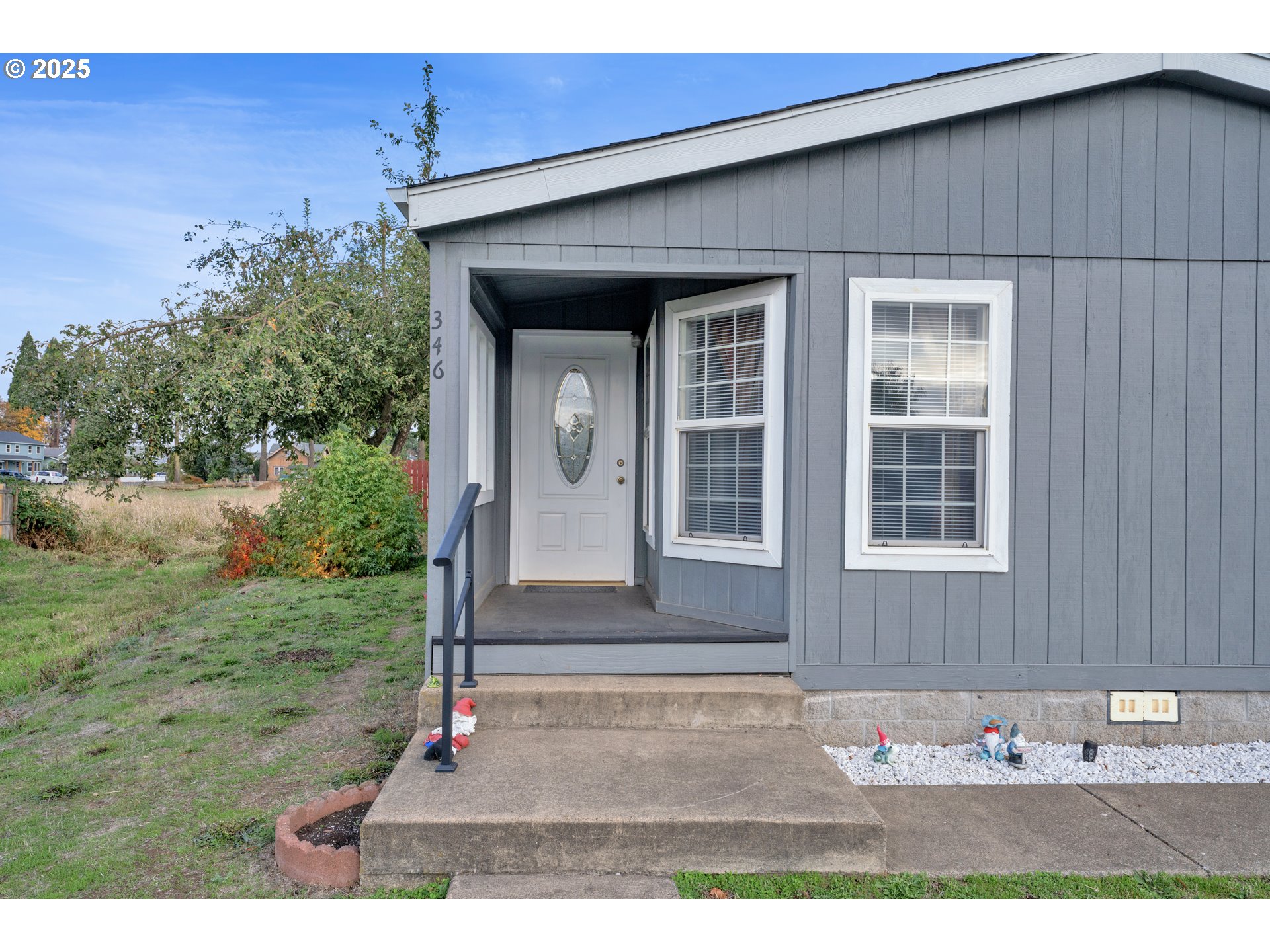 346 East 10th Place Junction City, OR 97448 - Photo 4 of 39 a front view of a house with garden