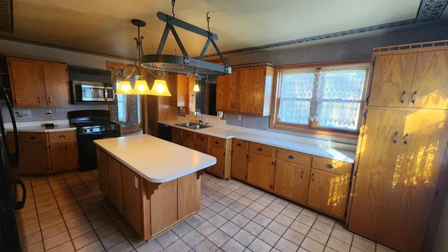 $405,000 | 919 3rd Avenue Southwest, Pipestone, MN 56164