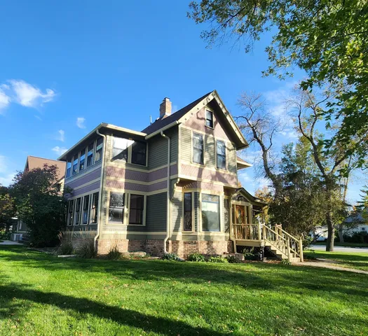 $405,000 | 919 3rd Avenue Southwest, Pipestone, MN 56164