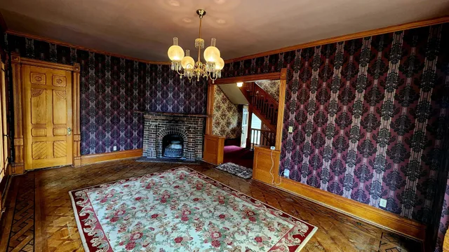 $405,000 | 919 3rd Avenue Southwest, Pipestone, MN 56164