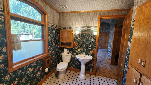 $405,000 | 919 3rd Avenue Southwest, Pipestone, MN 56164