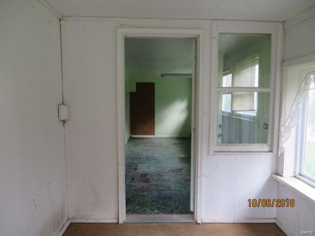 4466 Urven Road Rushville, IL 62681 - Photo 4 of 25
